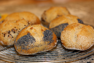 Petits pains de table aux graines